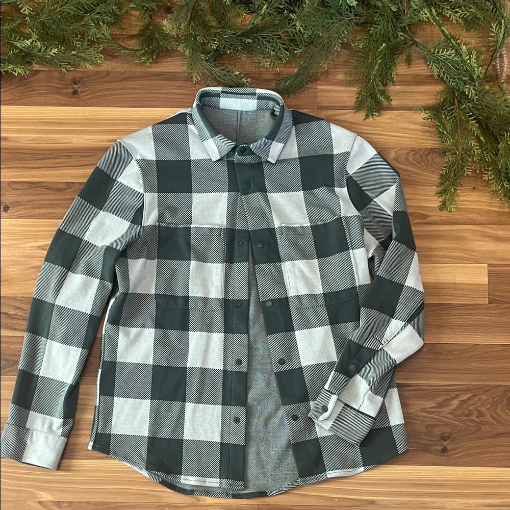 Lululemon checkered men’s shirt